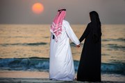 شاب كويتي وزوجته يثيران الجدل.. واتهامات خدش الحياء تلاحقهما
