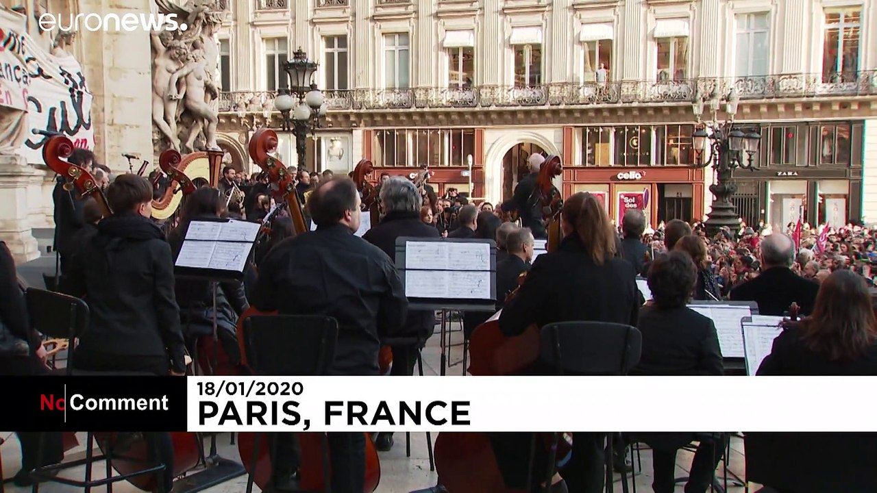 Des musiciens de l'Opéra Garnier offrent un nouveau spectacle de plein-air