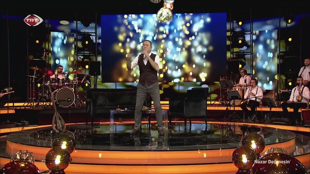 Sümer Ezgü | Sürüler İçinde Sürmeli Koyun