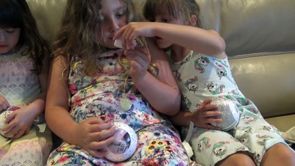 Download Video: Sophia, Isabella e  Alice  - LOL Bonecas Lindas e Cupcake Surpresa