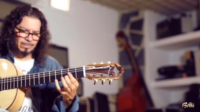 Las guitarras más internacionales se fabrican en un pueblo de Alicante