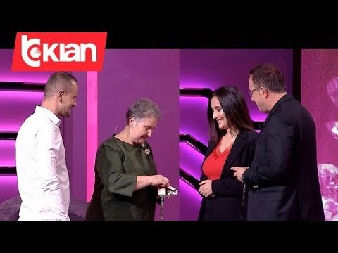 U diagnostikua me semundje te rende, nena i vendos djalit dhe nuses unazat ne E Diela Shqiptare