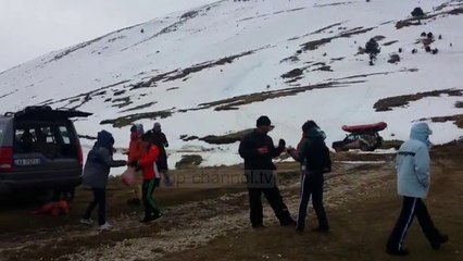 Alpinisti rrëzohet dhe thyen këmbën, helikopteri i Forcave Ajrore niset për ndihmë