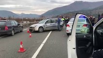 Ora News - Përplasen 3 makina në Milot, 2 të plagosur