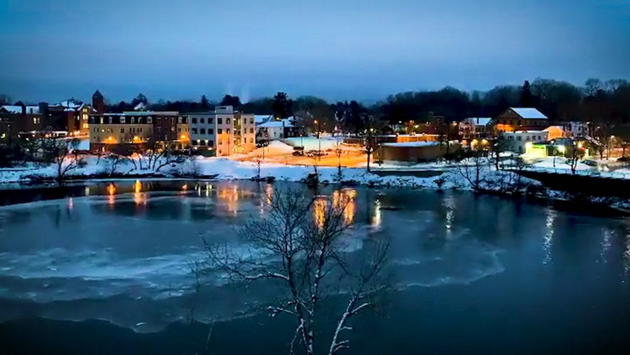 Floating ice disk spinning into formation