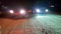 Kaza yapan kar küreme aracı yolu trafiğe kapattı