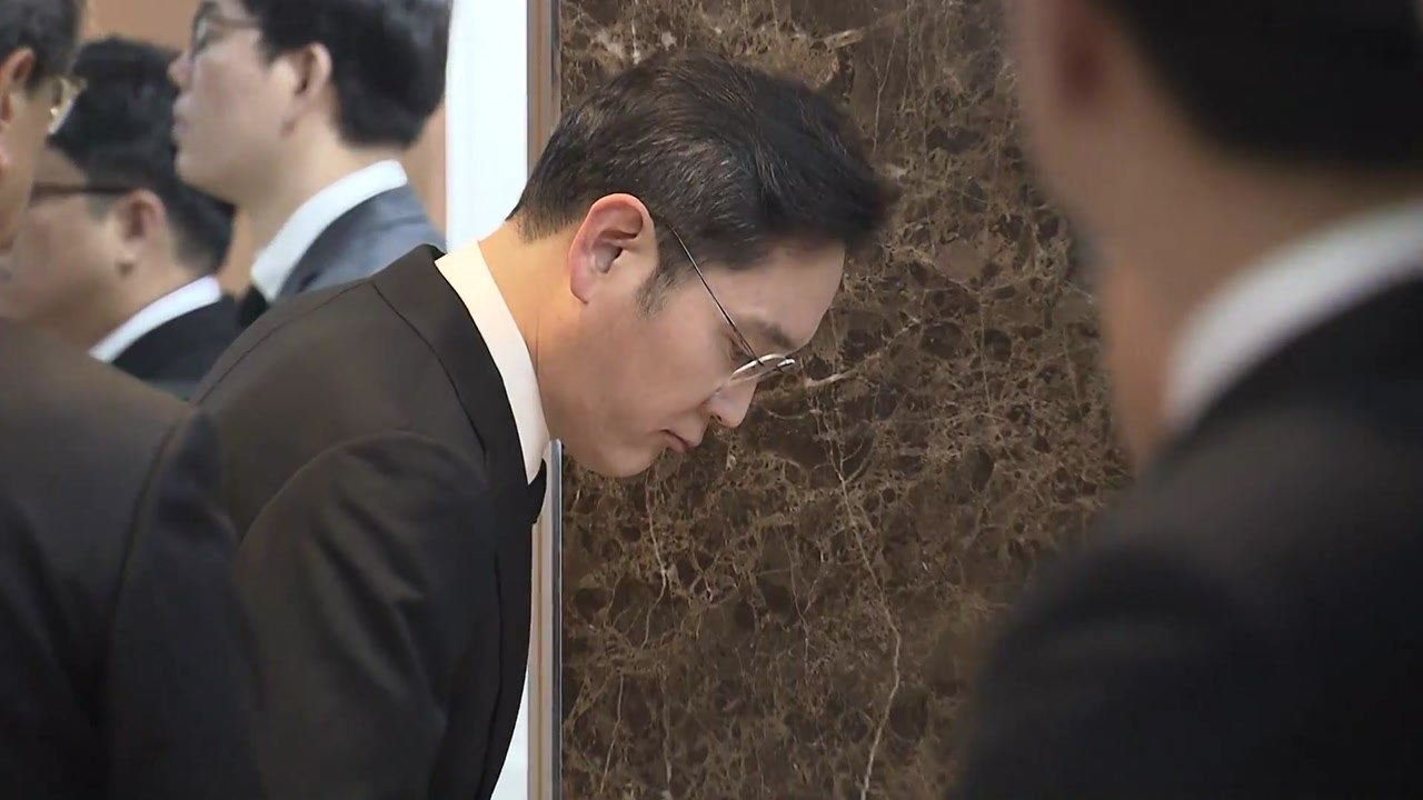 이재용 삼성전자 부회장, 재계 총수 중 첫 조문 / YTN
