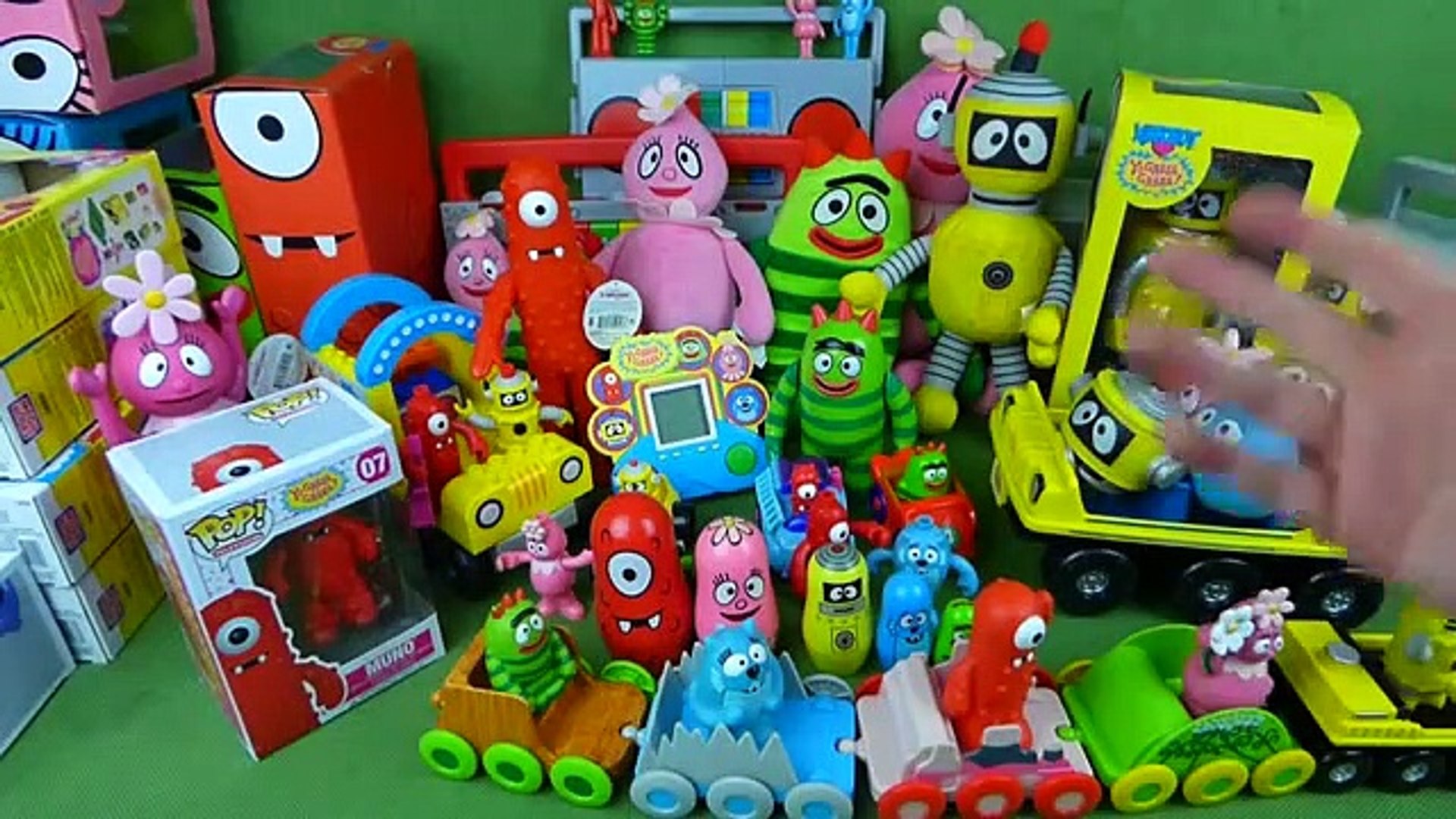 Lots Of Yo Gabba Gabba Toys Kidrobot Funko Pop Spin Master Muno Plex Foofa Toodee And Brobee Toys Video Dailymotion
