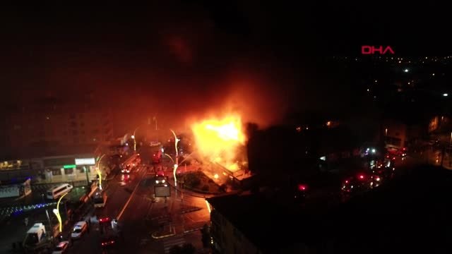Avm'deki yangında onlarca dükkan kullanılamaz hale geldi