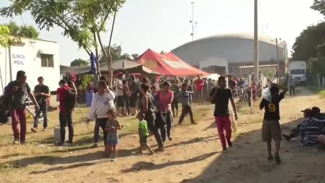 México frena la nueva caravana de migrantes hacia EEUU
