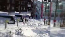 - Kanada’da kar kalınlığı 2 metreyi aştı, evlerin çevresi karla kaplandı