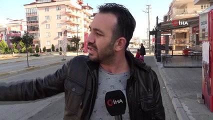 Kontrolden çıkan otomobil dükkana girmek üzereyken son anda durdu