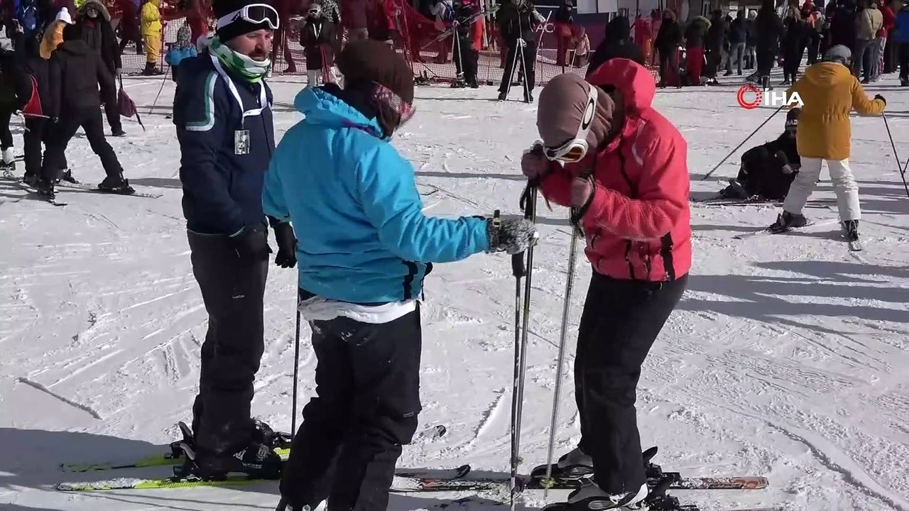 Uludağ’da acemi kayakçılara 2 saatte eğitim