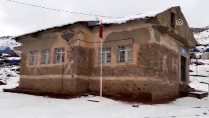 Öğrencilere soba ızgarasıyla şiddet uyguladığı öne sürülen öğretmen açığa alındı (2)