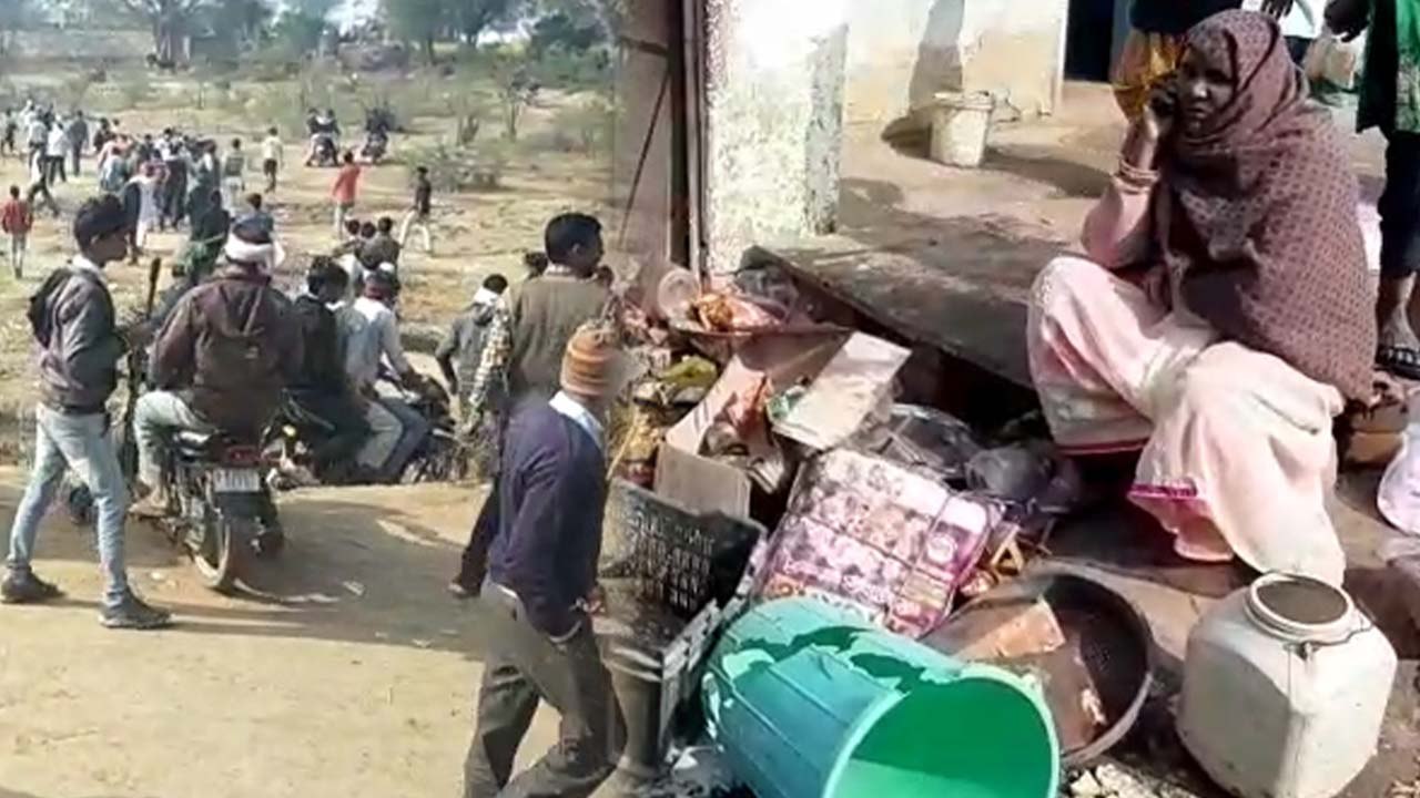 अलवर पंचायत चुनाव : जाड़ला सरपंच के जुलूस में पथराव, धारा 144 लागू, कोबरा टीम गश्त पर, देखें वीडियो