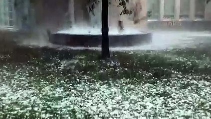 Orman yangınlarıyla boğuşan Avustralya'da ceviz büyüklüğünde dolu yağdı!