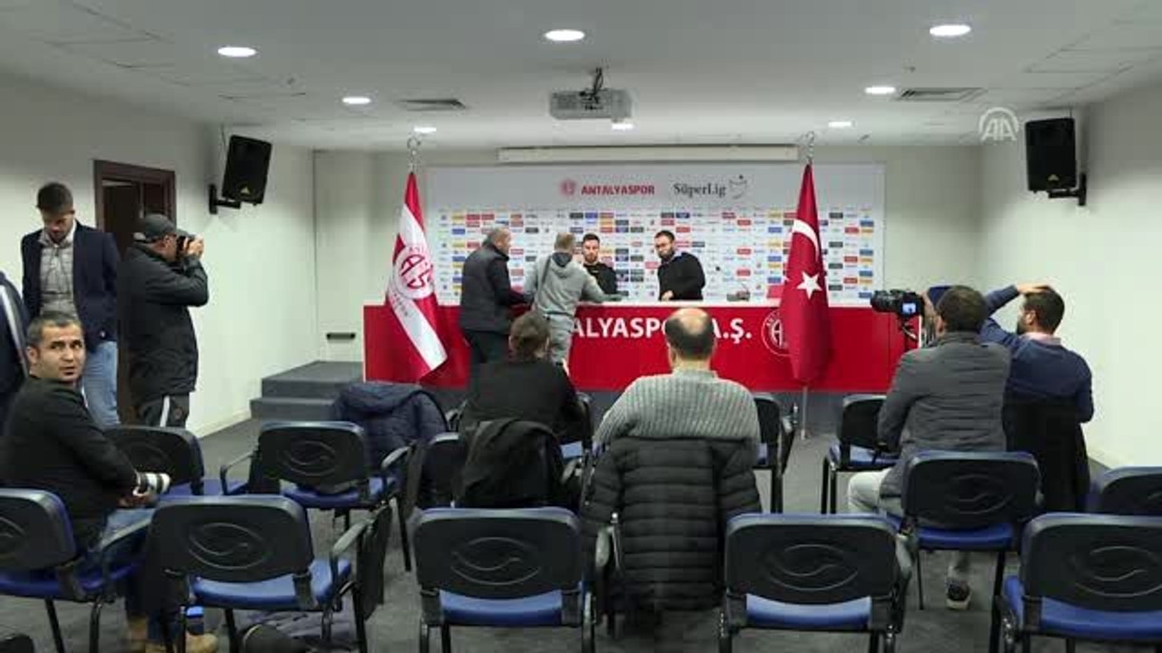 Antalyaspor Sinan Gümüş ile sözleşme imzaladı