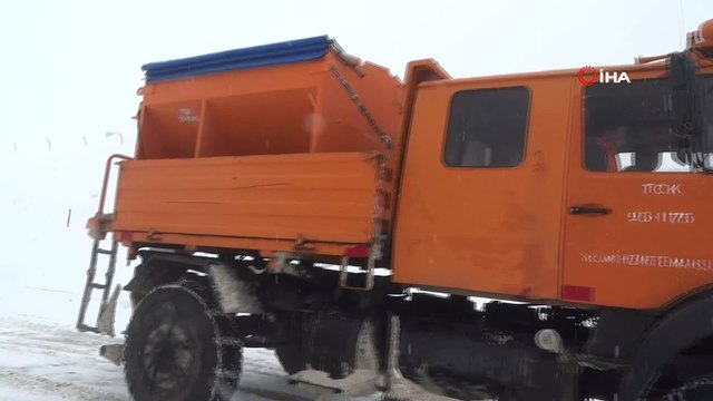 Domaniç’te yoğun kar yağışı ulaşımı olumsuz etkiliyor