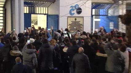 Fernando Vázquez sale como un héroe de Riazor