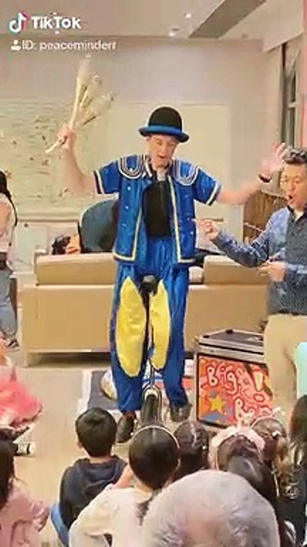 ⁣#MagicMan #tricks #kidsparty #trending videos