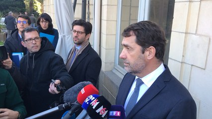 Manifestant frappé un policier: le ministre de l’Intérieur répond