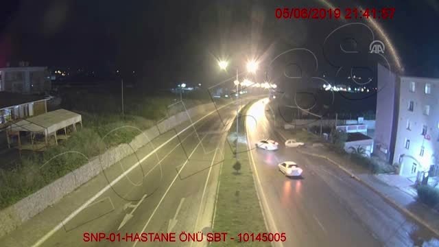 Trafik ışığının bulunmadığı kent merkezindeki kazalar KGYS kameralarına yansıdı