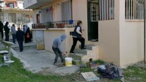 Ndezi cigaren në shtëpi, shpërthen bombola e gazit/ Plagoset çifti i të moshuarve në Lushnjë