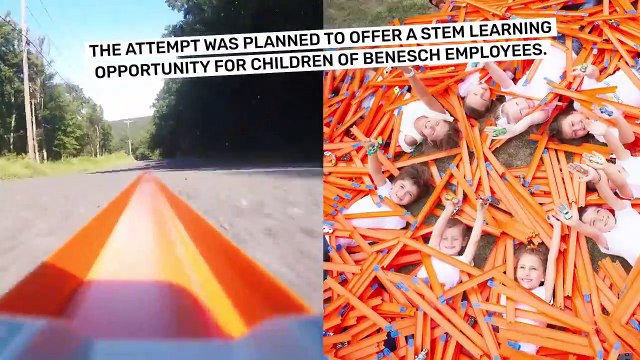 Découvrez dans cette vidéo le plus long circuit de voiture miniature au monde de de 663m. Il a été assemblé par les enfants.