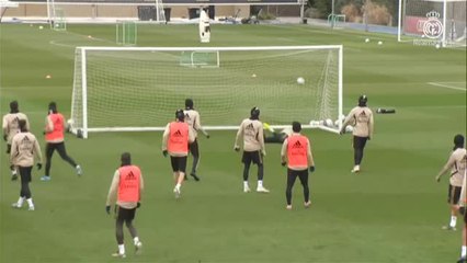 Hazard sigue sin tocar balón en los entrenamientos