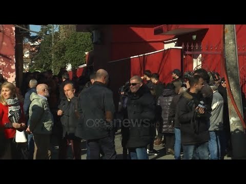 Ora News - I jepet lamtumira Xhevdet Ferrit, mes lotëve të atyre që e deshën dhe e respektuan