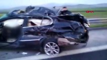 Gaziantep otomobil, tır'a çarptı 2 ölü, 3 yaralı
