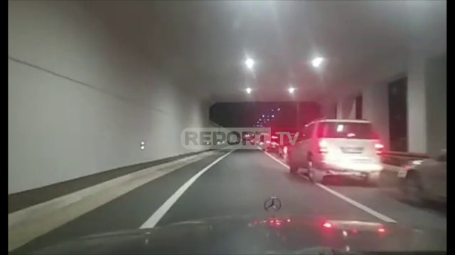 Report TV -Pogradec/ Makinat bëhen 'copash' në aksident, në gjendje të rëndë disa persona