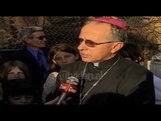 Udha e kryqit në kishën e Laçit - (13 Prill 2000)