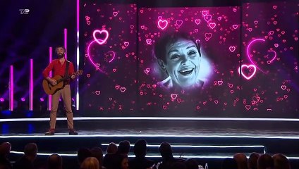 Rasmus Krogsgaard med nummeret “hemmeligt forelsket" (Ghita Nørby) | Året der gak | 2019 | TV2 Danmark
