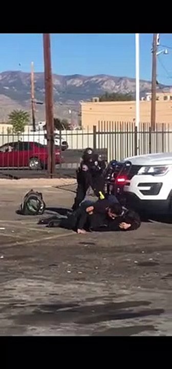 Un homme se fait voler son vélo pendant qu’il se fait arrêter par des policiers