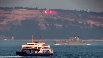 Rus askeri gemisi Çanakkale Boğazı'ndan geçti