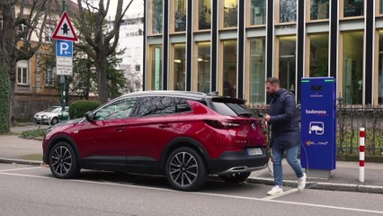 The new Opel Grandland X Hybrid 4 Charging demo
