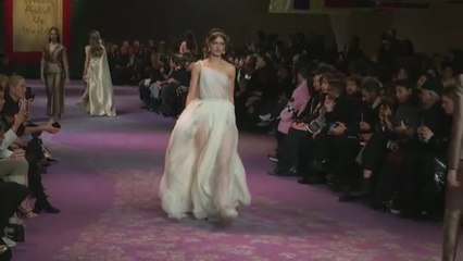 Christian Dior lleva la antigua Grecia a la pasarela de la Alta Costura de París