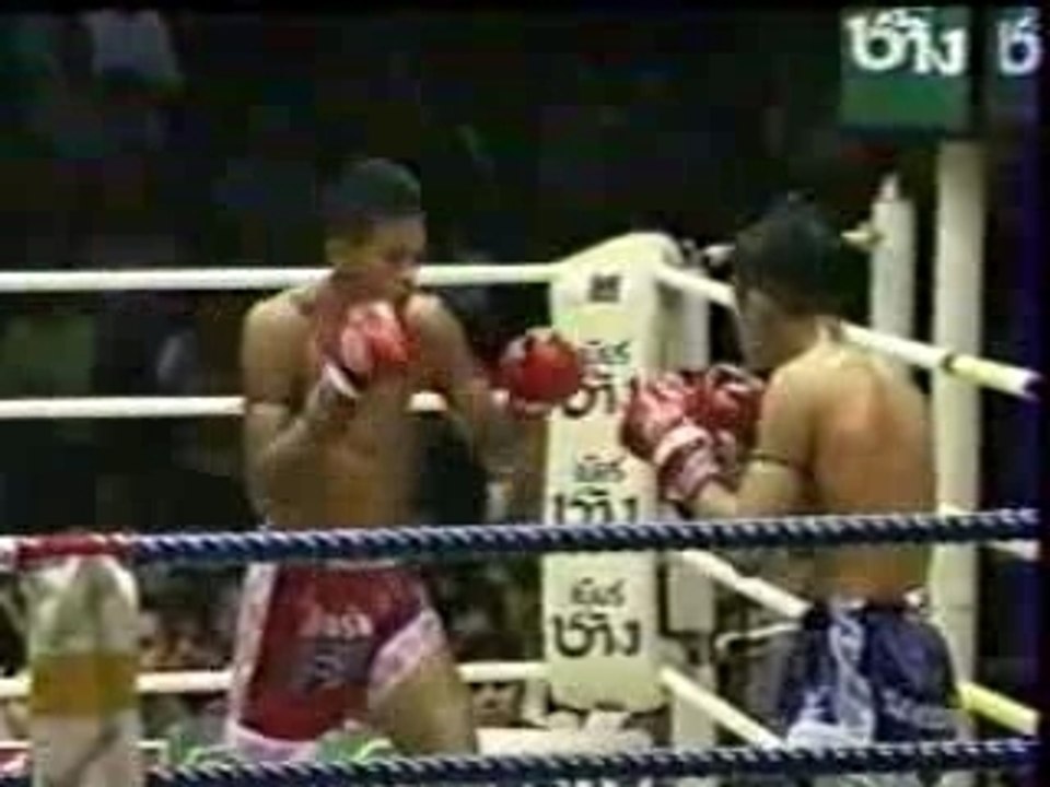 Lamnamoon VS Attachai Por. Samranchai