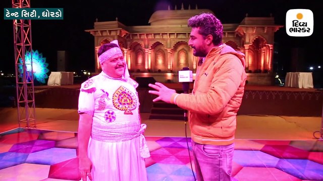 85 મિનિટ સુધી ફુદરડી ફરતાં-ફરતાં સાડીમાંથી મોર બનાવનાર રાજેન્દ્ર રાવલની અકલ્પનીય કલા