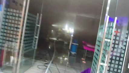 지하 사우나에서 불...5명 대피 / YTN