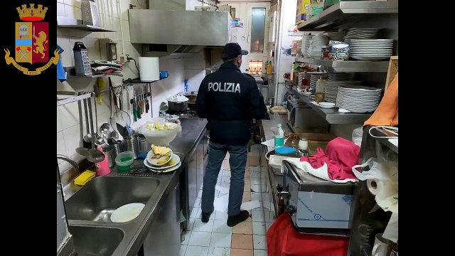 Roma - Muffa sui fornelli e pavimento sporchi, chiuso ristorante (20.01.20)