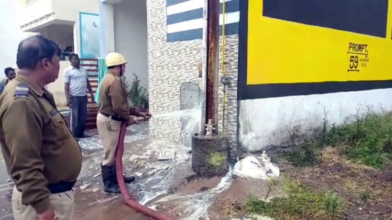 गैस लाइन लीक होने से लगी आग, बड़ा हादसा टला