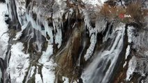 Girlevik Şelalesi Buz Tuttu, Kartpostallık Manzara Havadan Görüntülendi