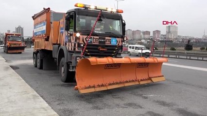 İstanbul'da kar küreme araçları hazır bekliyor