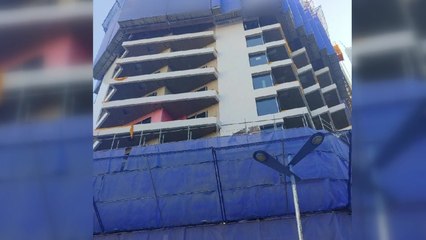 공사장 12층에서 목재 떨어져 단속 공무원 부상 / YTN