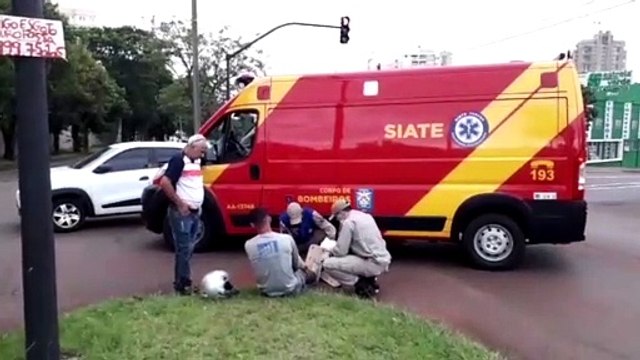 Rapaz de 23 anos fica ferido em acidente na Av. Piquiri