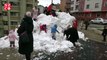 Çocuklara kamyonla taşınan kar sürprizi