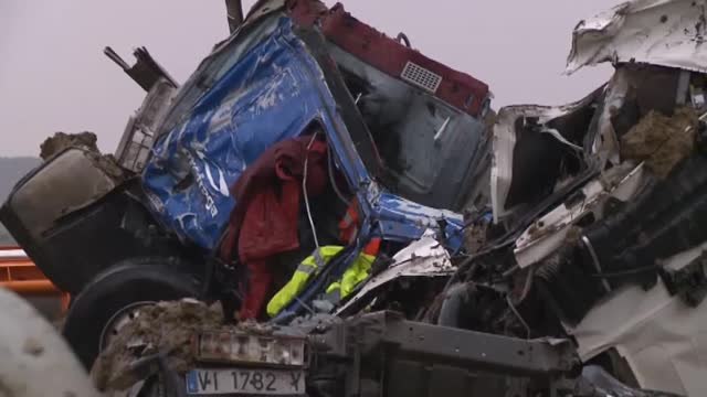Tres personas fallecen en un choque frontal entre dos camiones en Osera de Ebro (Zaragoza)