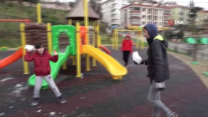 - 3 yıldır kar yağmayan şehre kamyonla kar getirdiler